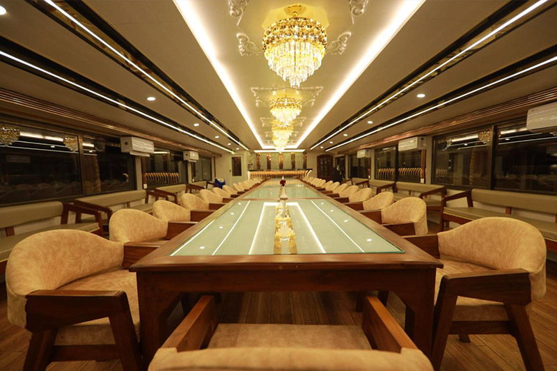 Luxury Houseboats