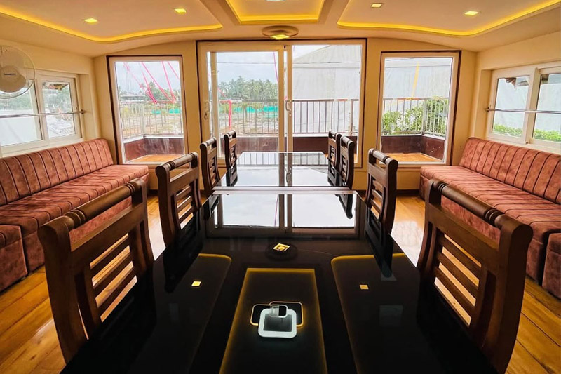 Luxury Houseboats