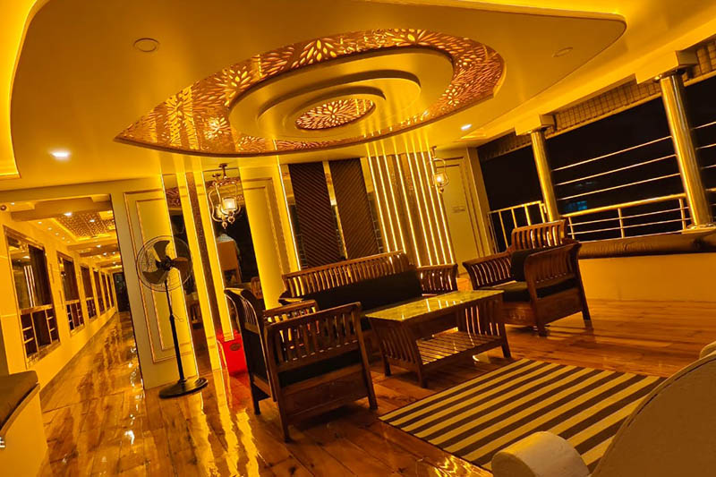 Premium Houseboats