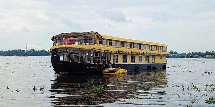 premium houseboats