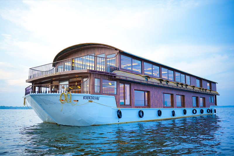 Sharing Houseboats