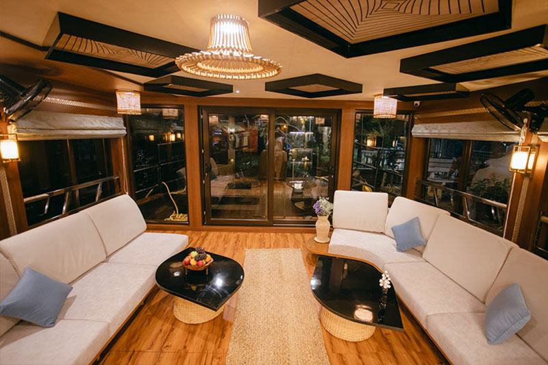 Royal Luxury Houseboats