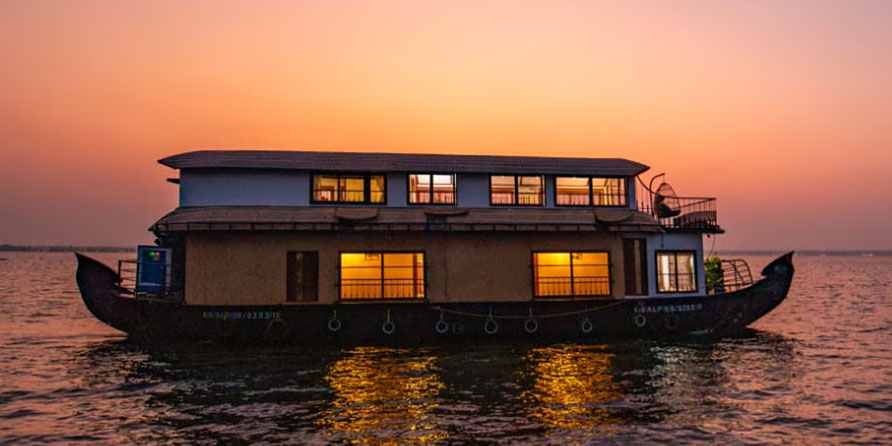 Nightsaty Houseboats